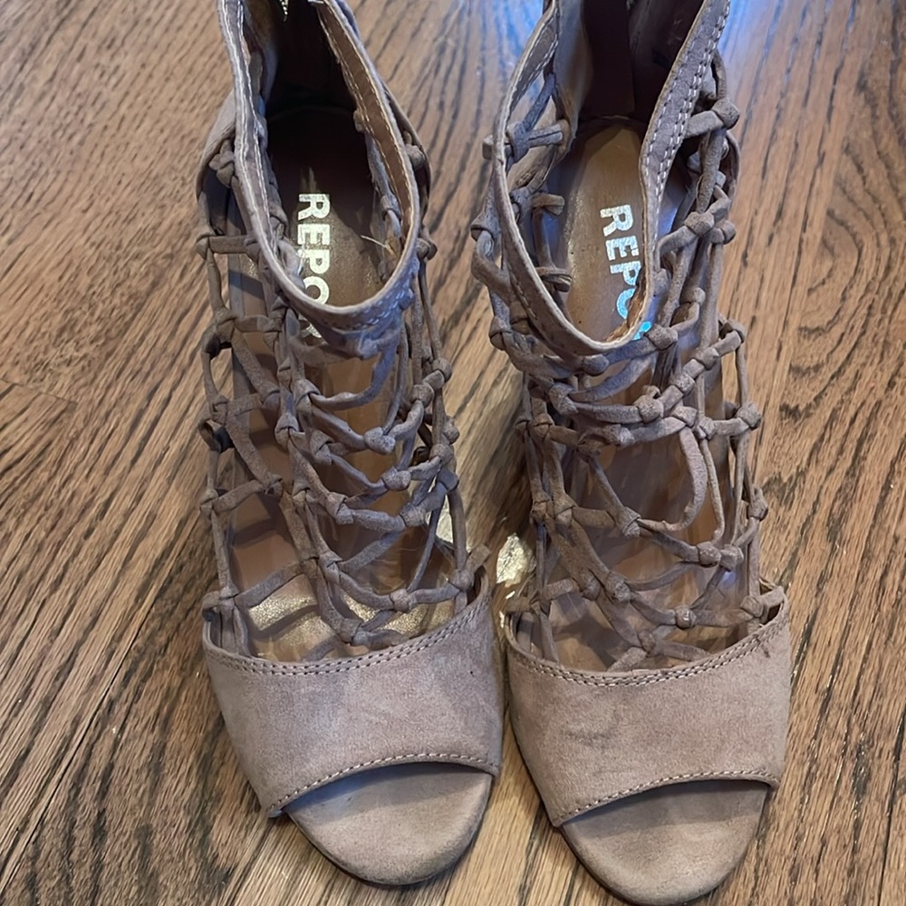 Report heels - Picture 2 of 3